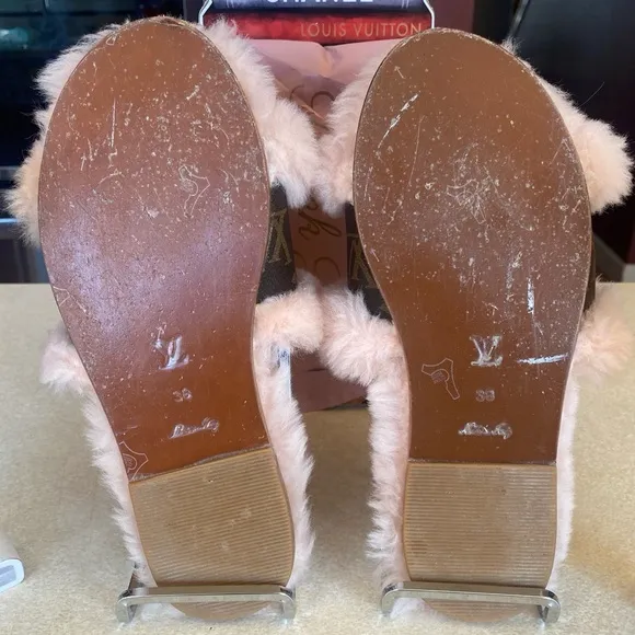 FASHION Pink Faux Fur Flip Flops/Slippers, EUC