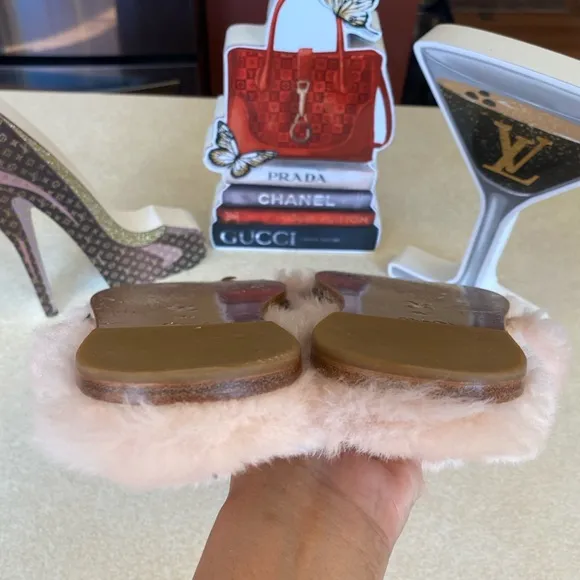 FASHION Pink Faux Fur Flip Flops/Slippers, EUC