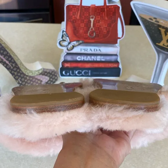 FASHION Pink Faux Fur Flip Flops/Slippers, EUC