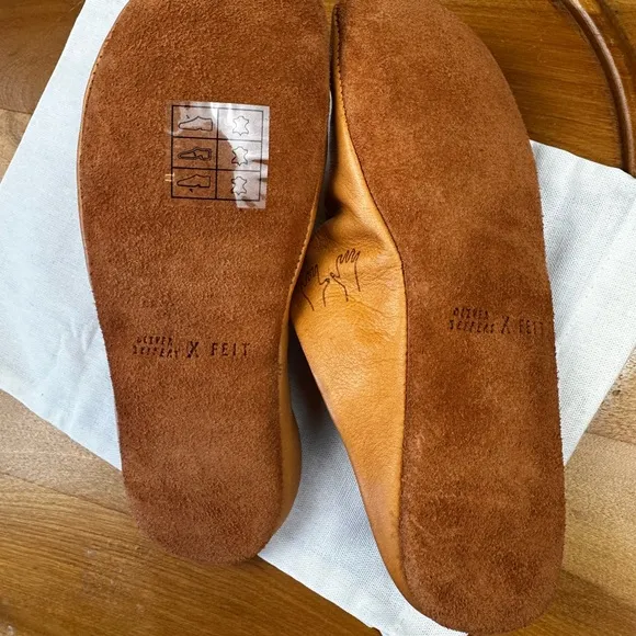 FEIT X Oliver Jeffrey NWB SZ 34 Youth unisex Tan Minimalist Indoor Slippers