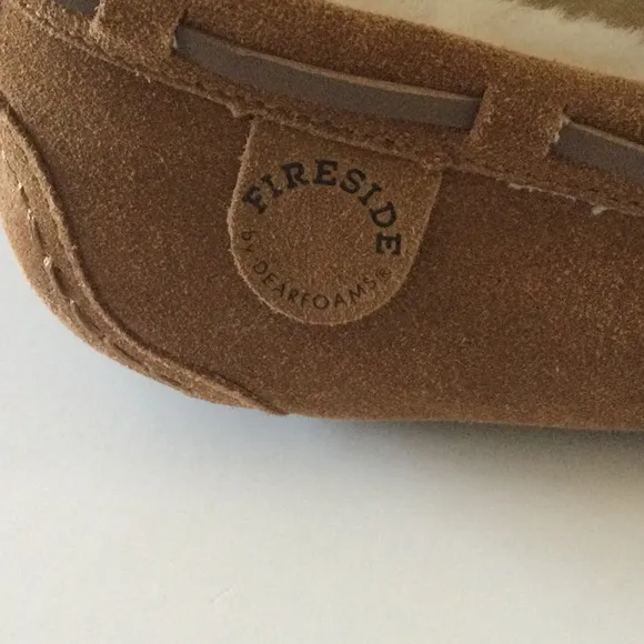 FIRESIDE MENS  DEARFOAMS GENUINE SHEARLING MOCCASIN SLIPPERS SIZE 9 CHESTNUT NEW