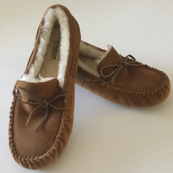 FIRESIDE MENS  DEARFOAMS GENUINE SHEARLING MOCCASIN SLIPPERS SIZE 9 CHESTNUT NEW