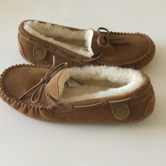 FIRESIDE MENS  DEARFOAMS GENUINE SHEARLING MOCCASIN SLIPPERS SIZE 9 CHESTNUT NEW