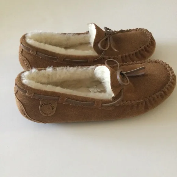 FIRESIDE MENS  DEARFOAMS GENUINE SHEARLING MOCCASIN SLIPPERS SIZE 9 CHESTNUT NEW