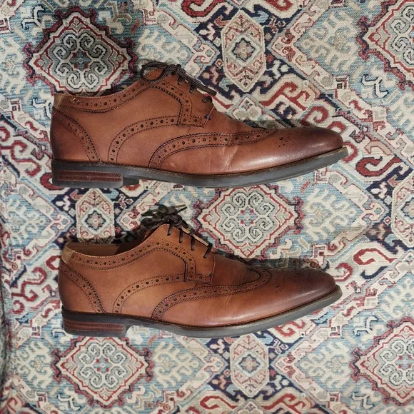 Florsheim Cognac Uptown Wingtip OxfordComfortech Ortholite w/Criss Cross Lacing