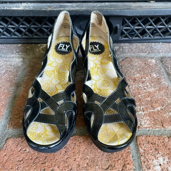FLY LONDON Women's Black Patent Leather YADI Wedge Sandals SZ 8 EU 39