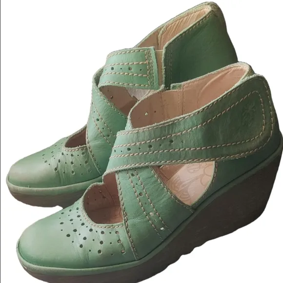 Fly London Women's Yepe Cross Strap Stylish Green Wedge Sandals Size 38 (7/7.5)