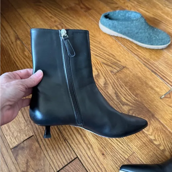 Freda Salvador Lania kitten-heeled boot size 8.