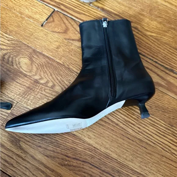 Freda Salvador Lania kitten-heeled boot size 8.