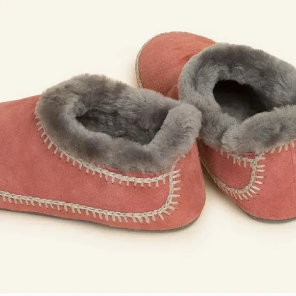 Free People brand new Laidback London Dusty Pink Cozy shearling slippers 🧘 ♥️