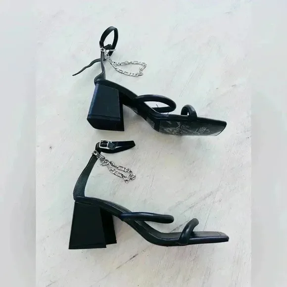 Free People Parker Chain Heels in Black Silver Size 37.5 NWOT $138