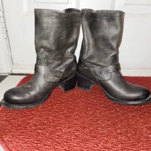Frye Women's black grey Leather short vera Mid-Calf Boot size 8.5 B goth biker