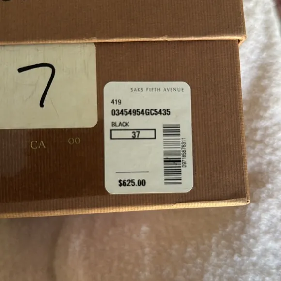Gianvito Rossi Black patent leather Peep-Toe Heels in excellent condition.