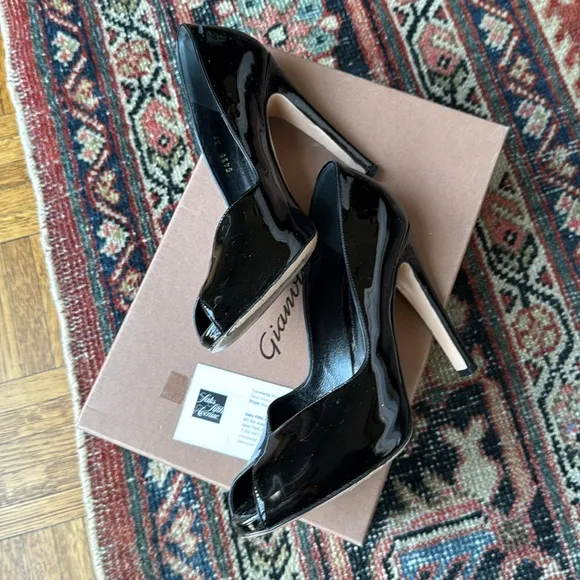 Gianvito Rossi Black patent leather Peep-Toe Heels in excellent condition.