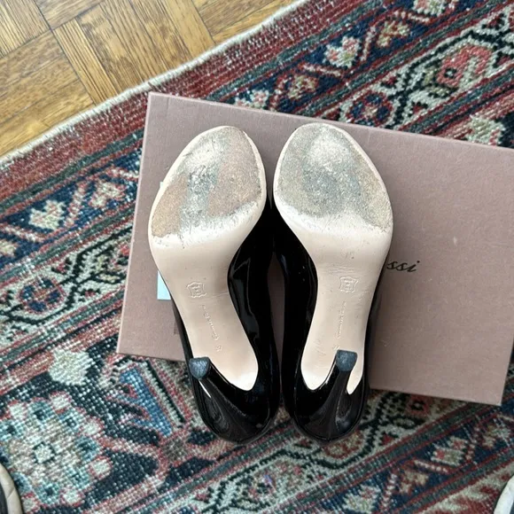 Gianvito Rossi Black patent leather Peep-Toe Heels in excellent condition.