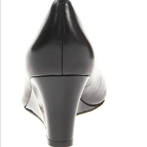 Gorgeous Cole Haan Chelsea Low Wedge Pump