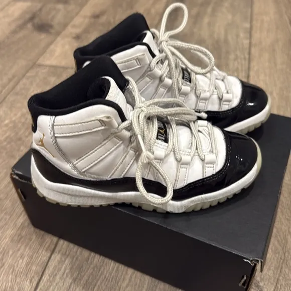 GUC Jordan 11 Retro White and Black Patent Leather Little Kids Size 12C