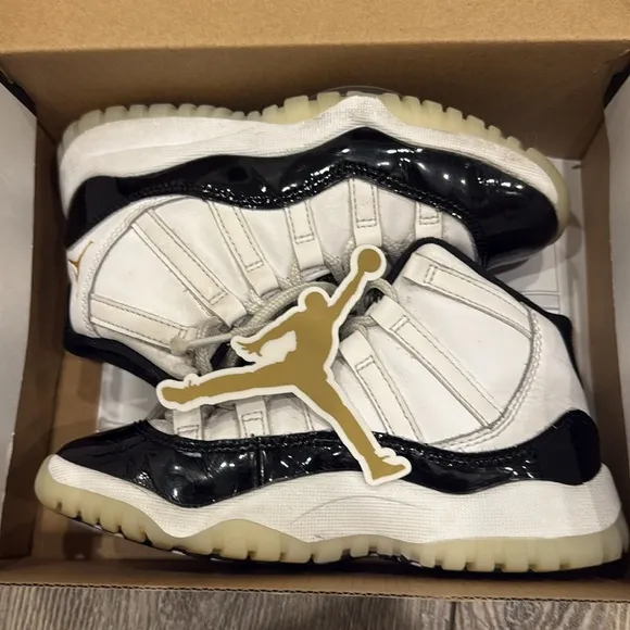 GUC Jordan 11 Retro White and Black Patent Leather Little Kids Size 12C