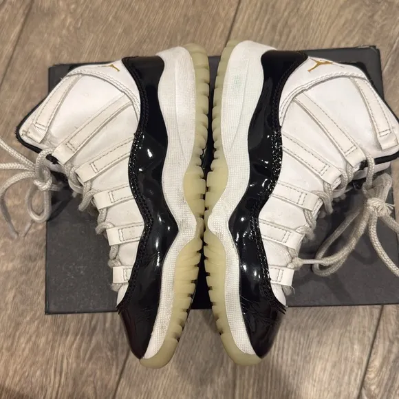 GUC Jordan 11 Retro White and Black Patent Leather Little Kids Size 12C