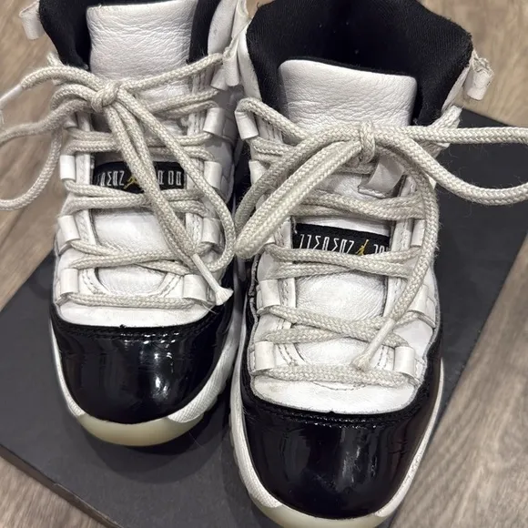 GUC Jordan 11 Retro White and Black Patent Leather Little Kids Size 12C