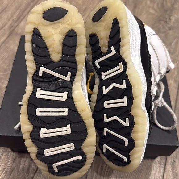 GUC Jordan 11 Retro White and Black Patent Leather Little Kids Size 12C