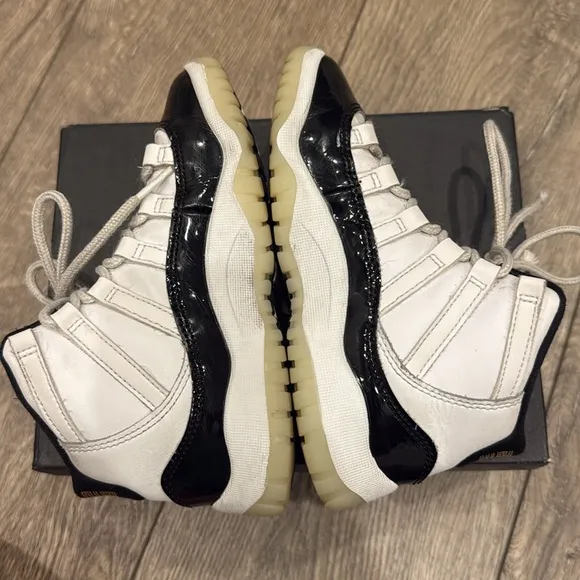GUC Jordan 11 Retro White and Black Patent Leather Little Kids Size 12C