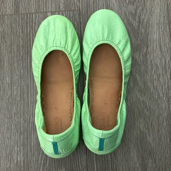 GUC Mint Green Patent Leather Tieks, Size 9