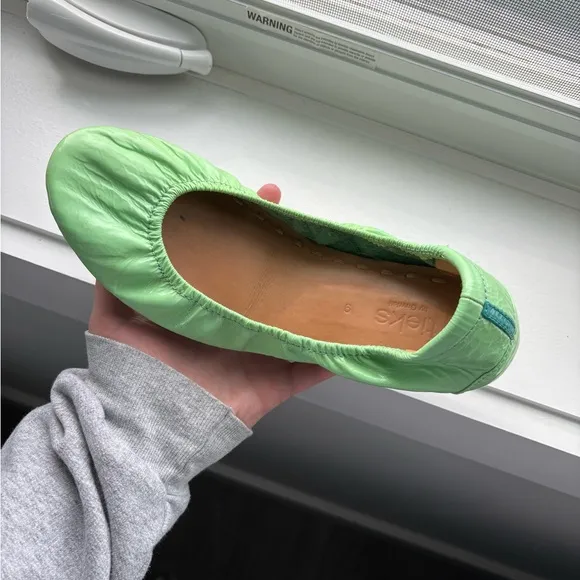 GUC Mint Green Patent Leather Tieks, Size 9