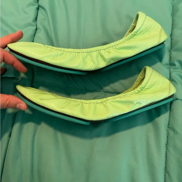 GUC Mint Green Patent Leather Tieks, Size 9