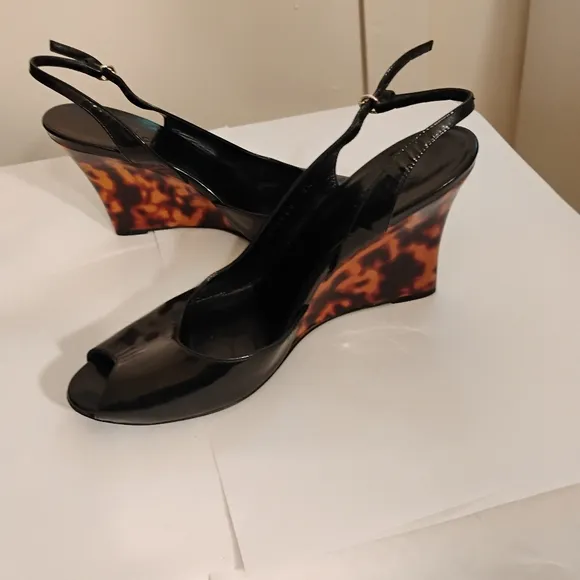 Gucci wedges Luxury Patent Shoes Size 8.5B