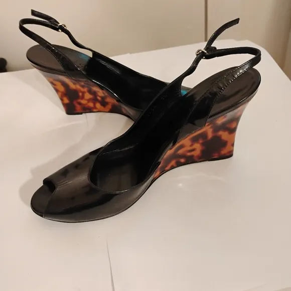 Gucci wedges Luxury Patent Shoes Size 8.5B
