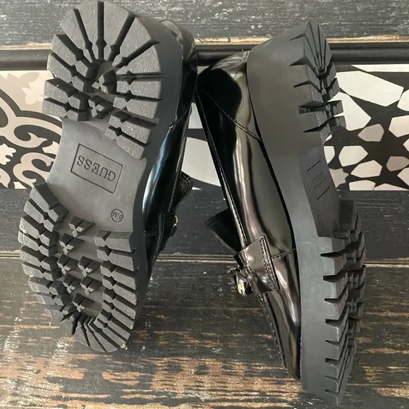 GUESS 🖤Shiny black faux leather/ chunky monochromatic sole w/ golden accents🤩