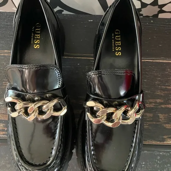 GUESS 🖤Shiny black faux leather/ chunky monochromatic sole w/ golden accents🤩