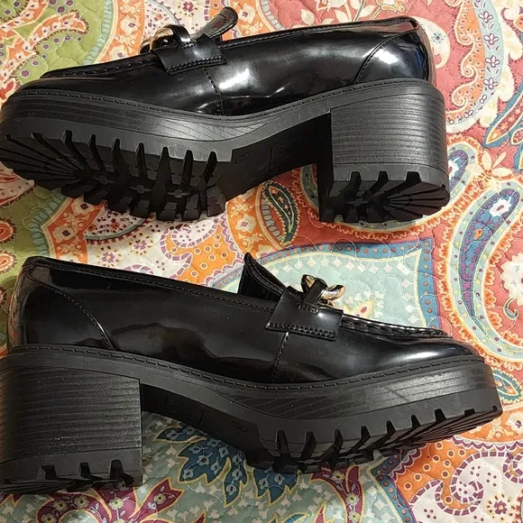 Guess Women's 1.5-Inch Platform Heel Chain Loafers Black Size US:10