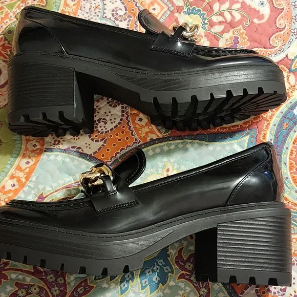 Guess Women's 1.5-Inch Platform Heel Chain Loafers Black Size US:10