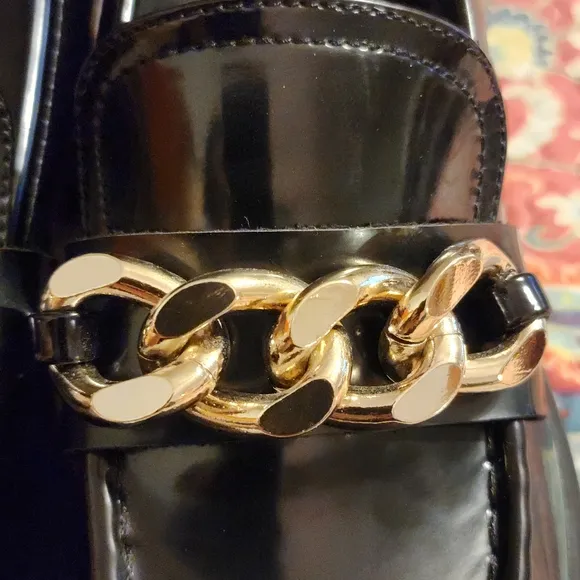 Guess Women's 1.5-Inch Platform Heel Chain Loafers Black Size US:10