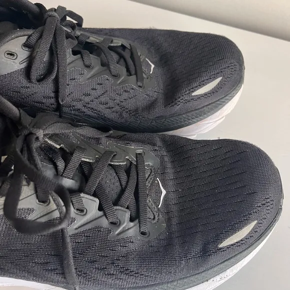 HOKA Rincon 8 women’s running shoes size 10 B black and white good condition