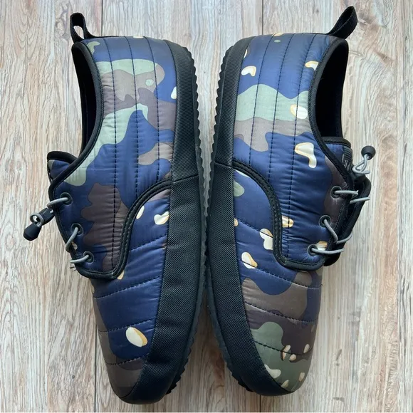 HOLDEN PUFFY SLIP-ON SHOES Sz L Men’s 10-12 Nylon Water Repellent Camouflage