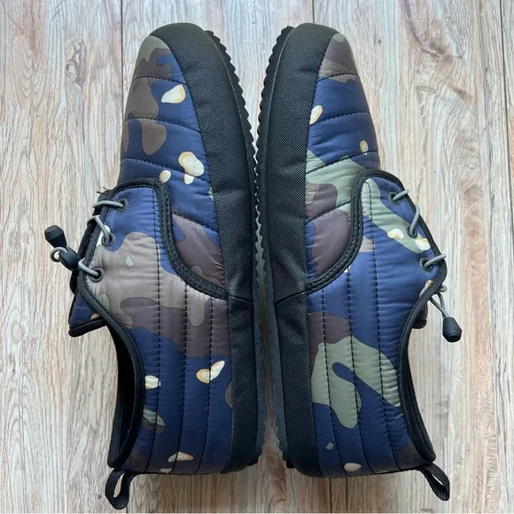 HOLDEN PUFFY SLIP-ON SHOES Sz L Men’s 10-12 Nylon Water Repellent Camouflage
