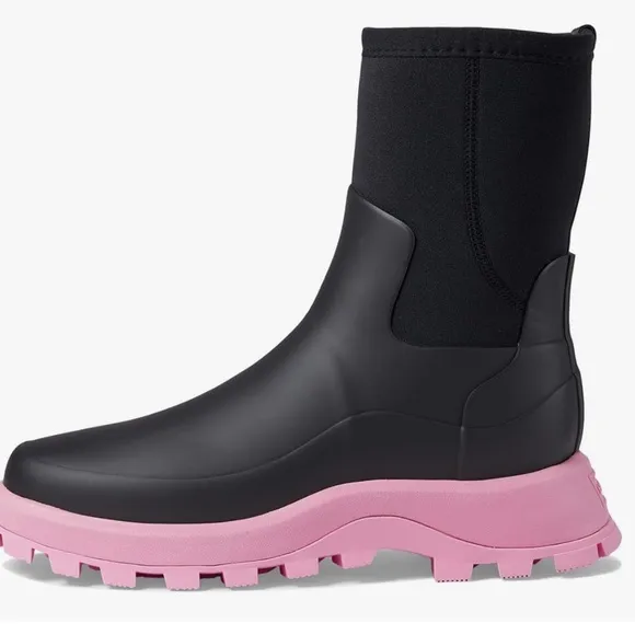 HUNTER Women's City Explorer Short Rain Boots, black/pink fizz, size 5–NWT