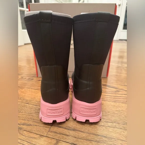 HUNTER Women's City Explorer Short Rain Boots, black/pink fizz, size 5–NWT