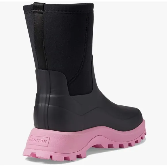 HUNTER Women's City Explorer Short Rain Boots, black/pink fizz, size 5–NWT
