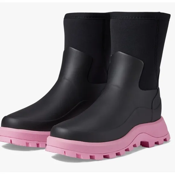 HUNTER Women's City Explorer Short Rain Boots, black/pink fizz, size 5–NWT