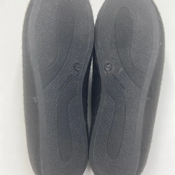 INTENTIONALLY BLANK WHISKEY PLZ? SIZE EU 44/USA MENS 10.5/11 Felt Slippers