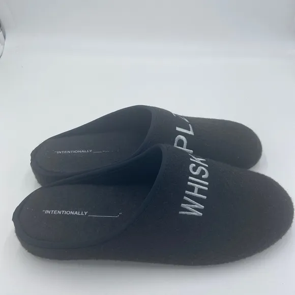 INTENTIONALLY BLANK WHISKEY PLZ? SIZE EU 44/USA MENS 10.5/11 Felt Slippers