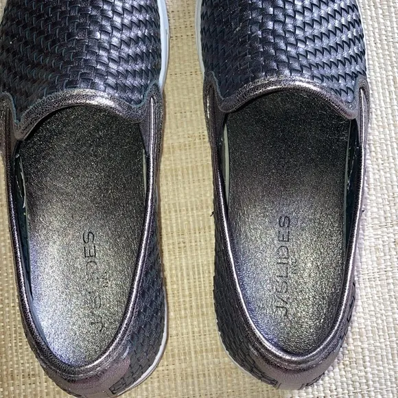 J Slides NYC woven slip on tennis shoes in Pewter Sz 8.5