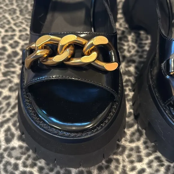 Jeffrey Campbell Crunched SandalChunky Heel Sandals Gold Accents NWT 9