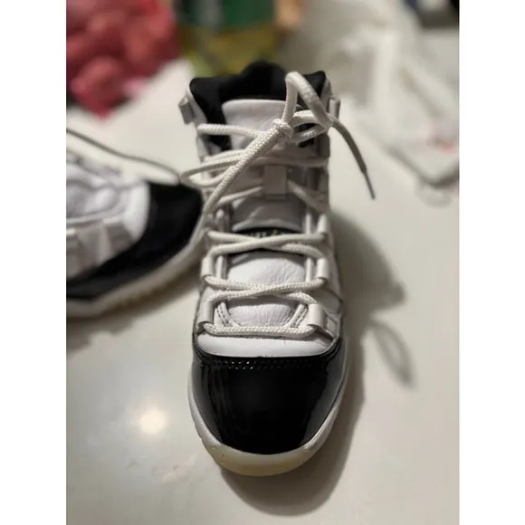 Jordan Boys' Shoes Sneakers 1Y White Black