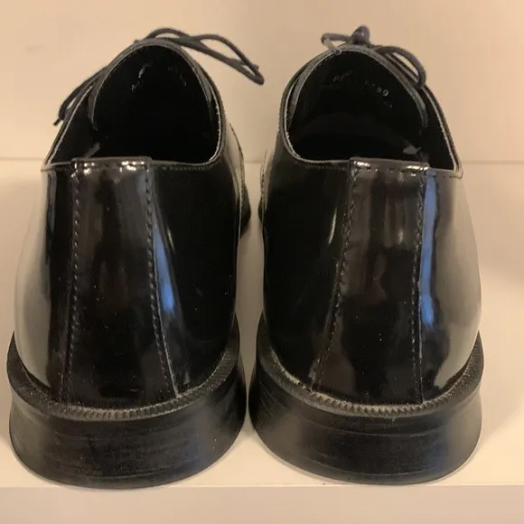 Jos A Bank Patent leather dress shoe. Gently used. Beautifully polished