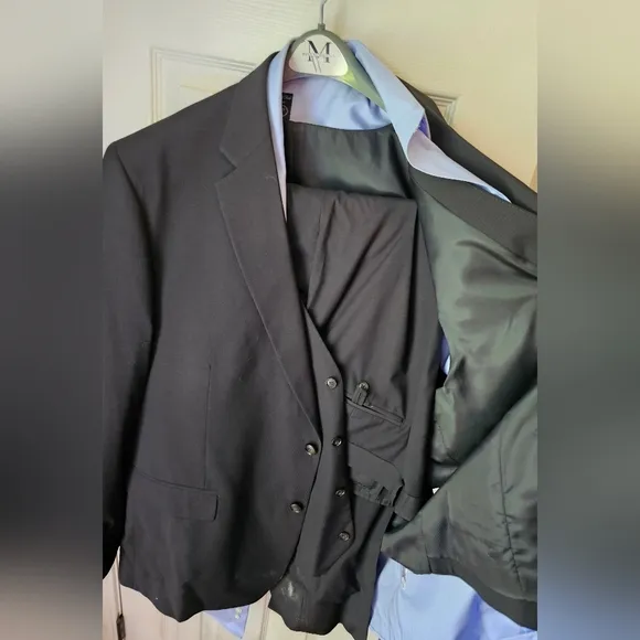Joseph &amp; Feiss Mens 3 Pc Suit. Includes Jacket, Vest, Slacks, Dress Shirt.